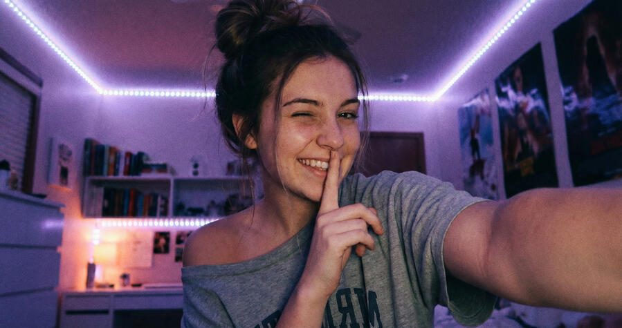 Selfie di ragazza italiana amatoriale su Chat Monella. Community per chat erotica live con studentesse e casalinghe reali.